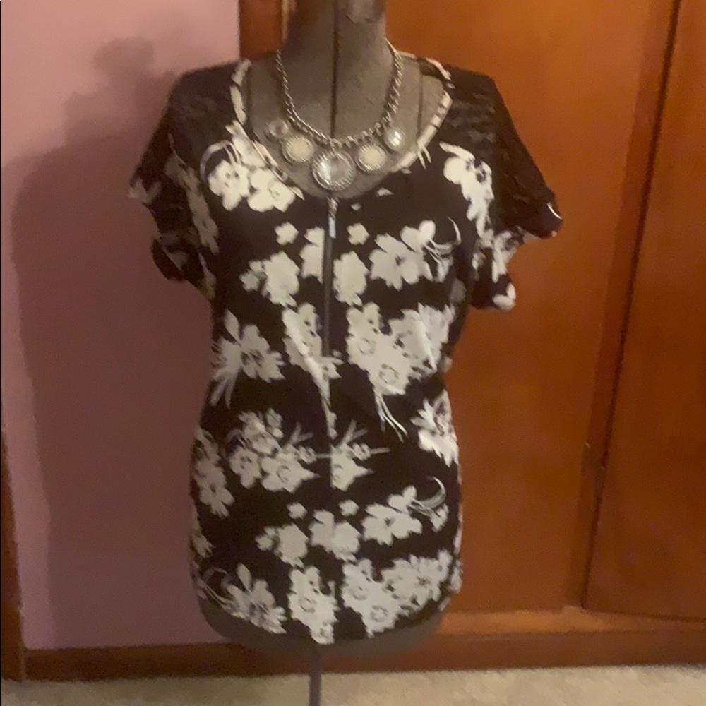 Stunning floral top!!! - Picture 5 of 5
